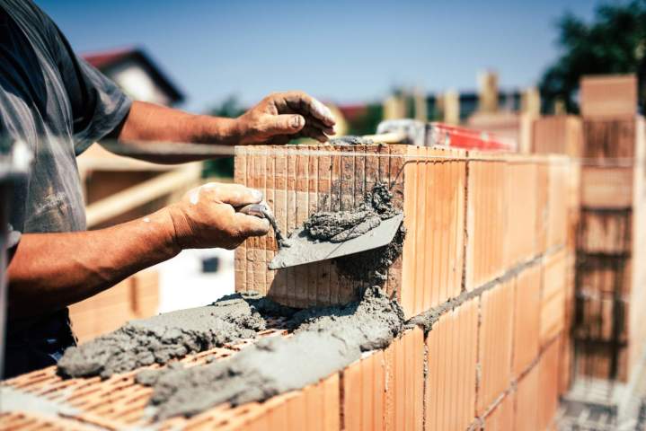 Projets de construction et rénovation solide.